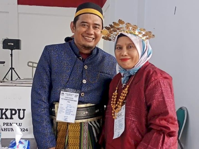 Petugas TPS 005 Kelurahan Sinrijala, Kecamatan Panakukkang(PEDOMAN MEDIA/Nober) 