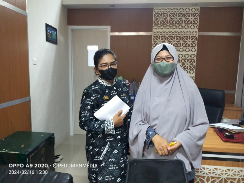 Wakil Direktur Penunjang Keinformasian dan Humas RSUD Labuang Baji, Makassar, Suharnah(kanan) saat memberikan klarifikasi (PEDOMAN MEDIA/Nober) 