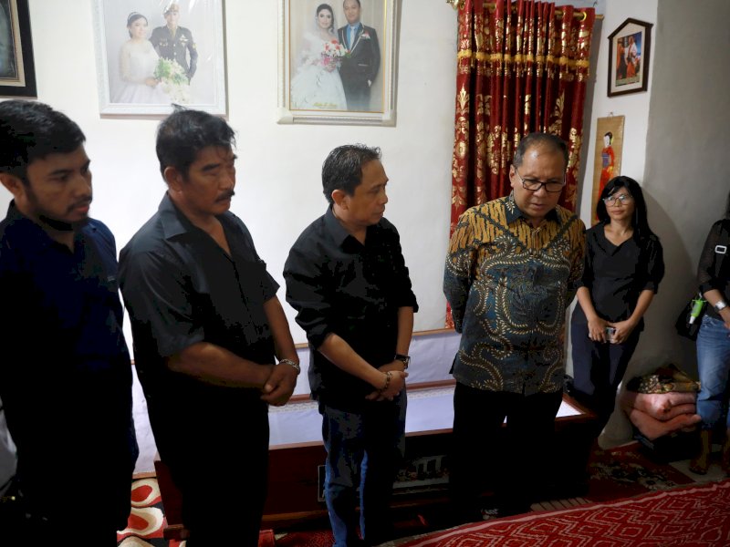 Wali Kota Moh Ramdhan Pomanto menyambangi rumah duka petugas KPPS. 