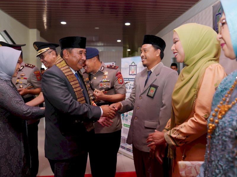 Pj Gubernur Sulsel Bahtiar Baharuddin menghadiri peringatan Hari Ulang Tahun (HUT) ke-64 Kota Parepare di Gedung Auditorium IAIN Parepare. 