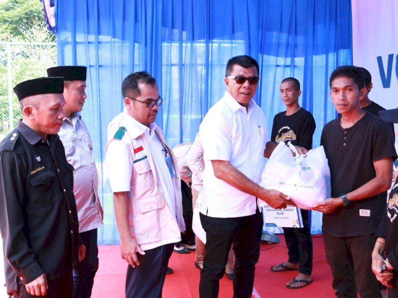 Bupati Bulukumba Andi Muchtar Ali Yusuf membuka kegiatan Voluntrip Desa Cahaya Yayasan Baitul Maal (YBM) PLN Sulselrabar di Desa Kahayya