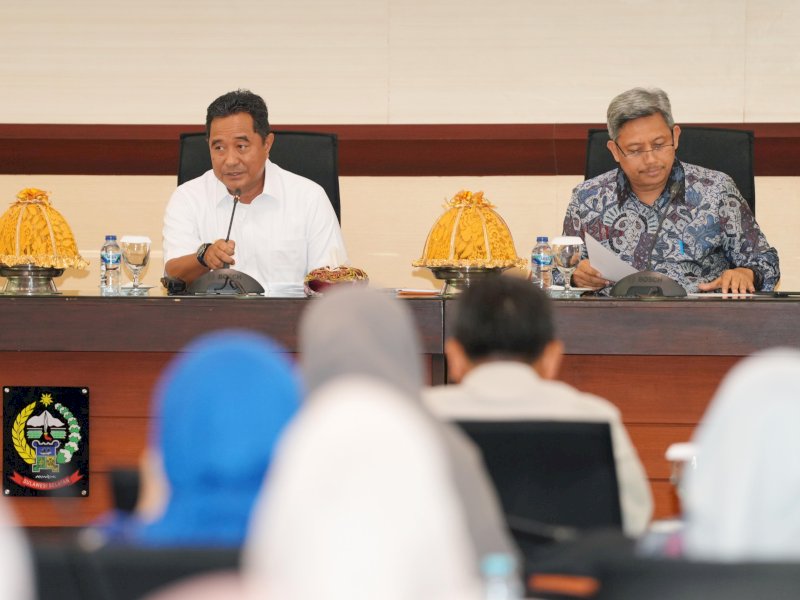 Pj Gubernur Sulawesi Selatan Bahtiar Baharuddin,  mengumpulkan kepala Organisasi Perangkat Daerah (OPD). 