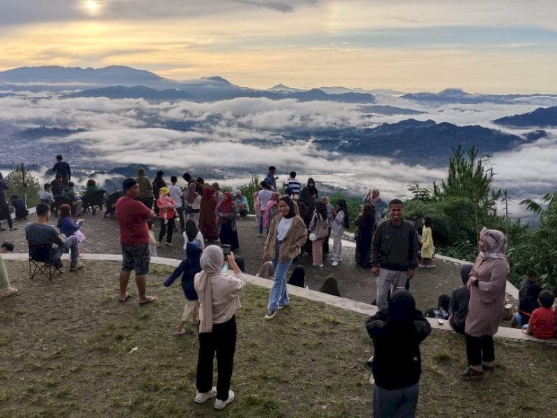 Objek wisata To' Tombi (Negeri di Atas Awan) di Kampung Lolai, Kecamatan Kapala Pitu, Toraja Utara. 