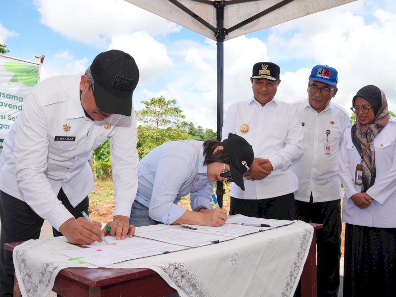 Great Giant Foods (GGF) bersama Pemerintah Provinsi (Pemprov) Sulsel melakukan penandatanganan MoU budidaya pisang cavendish. 
