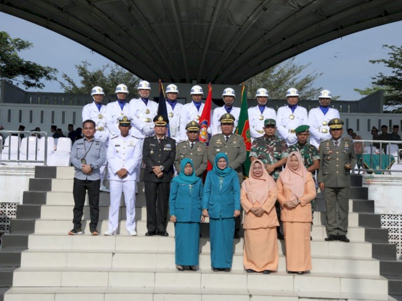 Bupati Asahan H. Surya, BSc memimpin upacara Hari Ulang Tahun Satuan Polisi Pamong Praja (SATPOL PP) ke-74/Ist