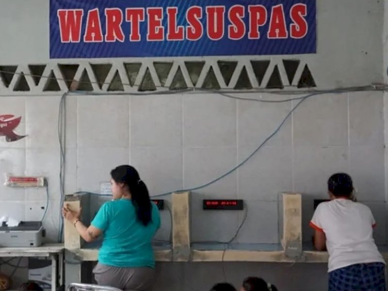 Warga binaan dengan antusias mengantre untuk memanfaatkan warung telekomunikasi khusus Pemasyarakatan (wartelsuspas)/Ist