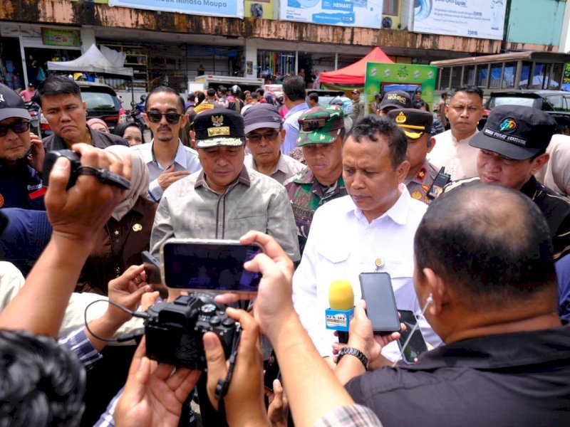 Penjabat Gubernur Sulsel, Bahtiar Baharuddin, saat memberikan keterangan kepada awak media/Ist