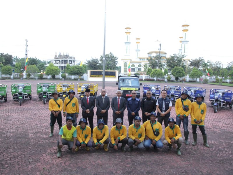 PT Indonesia Asahan Alumunium (Inalum) Persero memberikan CSR berupa 10 unit Betor dan 1 unit Mobil Pengangkut Sampah kepada Pemerintah Kabupaten Asahan/Ist