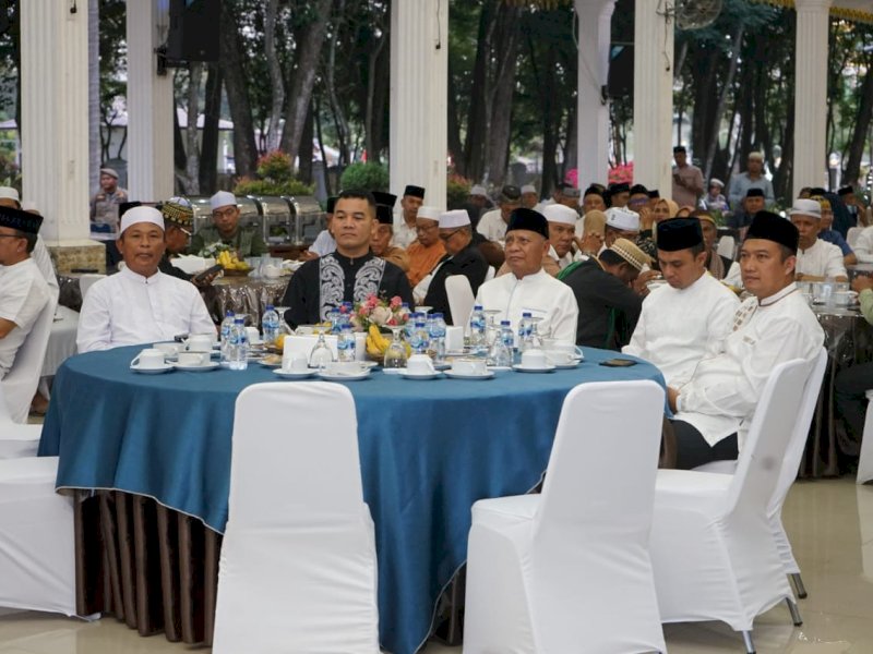 Buka puasa bersama di Pendopo Rumah Dinas Bupati Asahan, Jumat (15/03/2024).