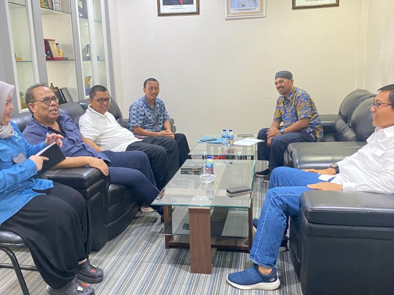 Wakil Bupati Suaib Mansur saat melakukan pertemuan dengan Dinas Energi Sumber Daya Mineral (ESDM) Provinsi Sulawesi Selatan. 