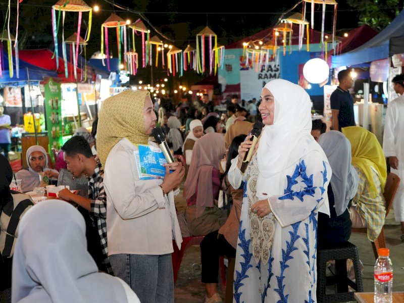 Penjabat Ketua Tim Penggerak PKK Sulawesi Selatan, Sofha Marwah Bahtiar mengunjungi Pasar Ramadan Mulo, di Gedung Mulo