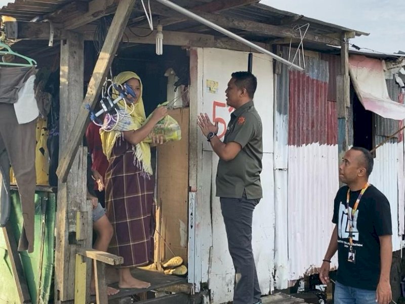 Ramadan Berbagi Bahagia, Disbudpar Sulsel Door To Door Bagikan Bingkisan 
