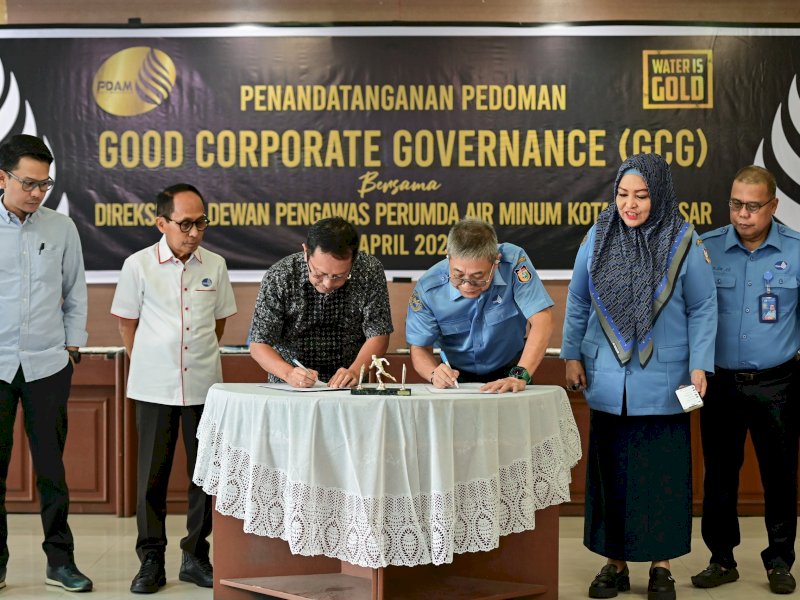 Penandatanganan pedoman GCG, Senin 1 April 2024 bertempat di Aula Kantor Pusat Jl. DR. Ratulangi, oleh direksi bersama para Dewan Pengawas/Ist
