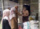 Dinkes Lutra Salurkan Sembako untuk Warga Kurang Mampu di Masamba-Mappedeceng