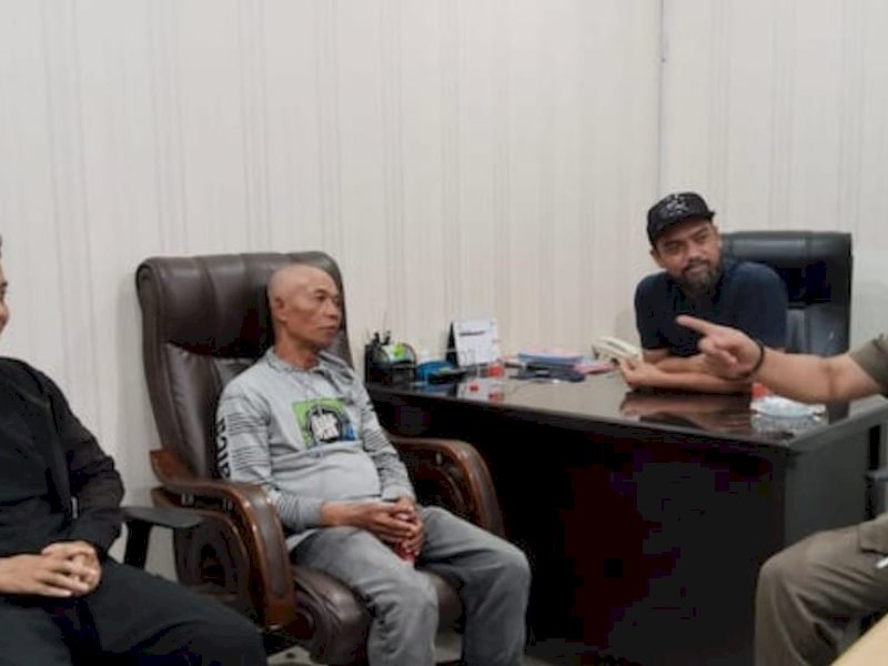Perumda Parkir Makassar memberi edukasi kepada jukir. 