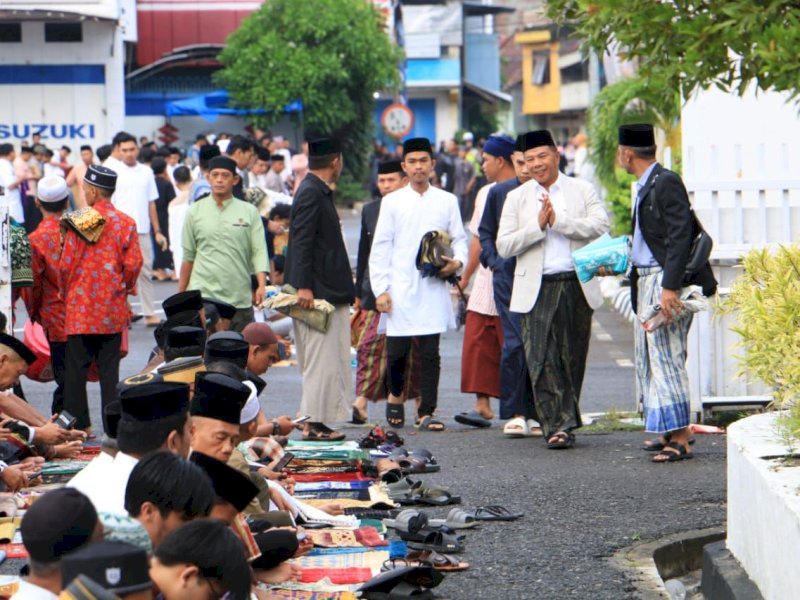 Bupati Bulukumba Andi Muchtar Ali Yusuf Salat Id di Lapangan Pemuda Bulukumba. 