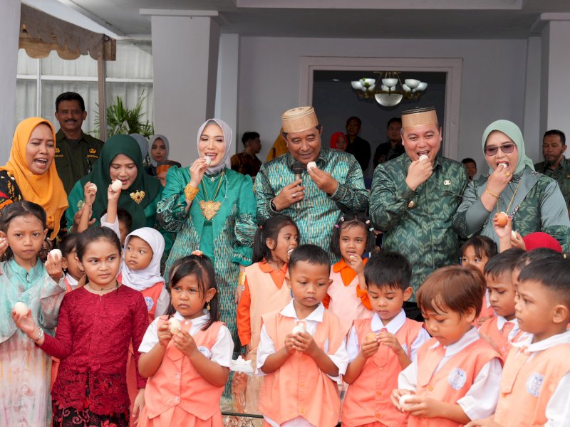 Pj Gubernur Sulsel Bahtiar Baharuddin mencanangkan Gerakan Peduli Stunting (Gadis) 2024.