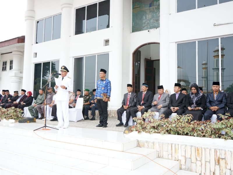 Bupati Asahan H Surya memimpin upacara hari peringatan Otonomi Daerah. 
