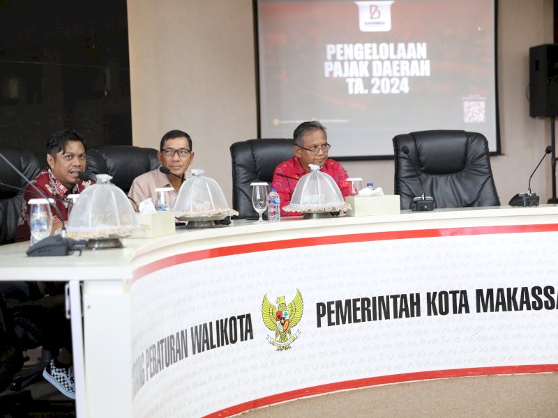 Pj Sekda Kota Makassar Firman Hamid Pagarra menerima kunjungan kerja Bapenda Kota Denpasar, Bali di Ruang Sipakalebbi, Balaikota. 