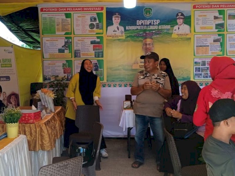 DPMPTSP Luwu Utara membuka pelayananan langsung kepada masyarakat pada pameran pembangunan dan UMKM. 