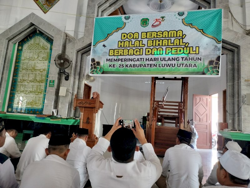 Halal bi halal yang juga dirangkaikan dengan kegiatan berbagi dan peduli antarsesama, Sabtu (27/4/2024), di Masjid Agung Syuhada, Masamba.