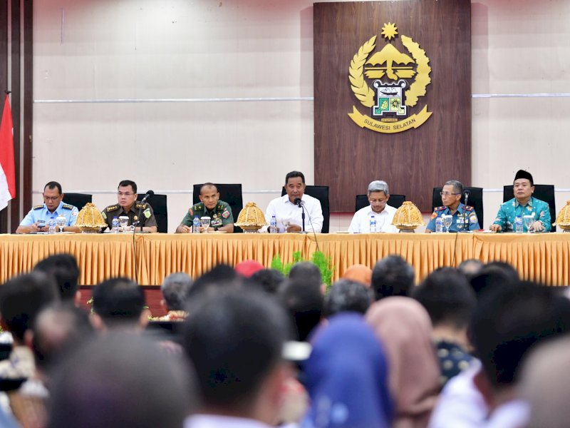 Penjabat Gubernur Sulsel Bahtiar Baharuddin memimpin rapat koordinasi (rakor) pemantapan Pemilihan Kepala Daerah (Pilkada) 2024.
