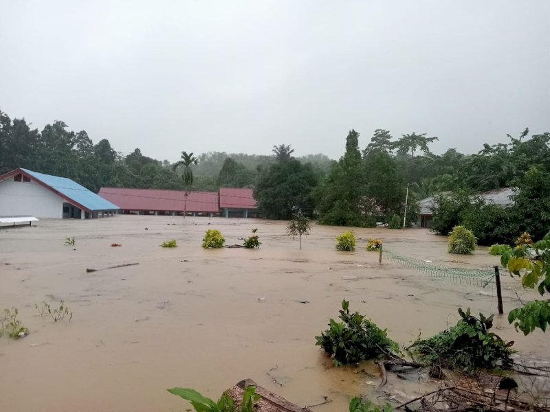 Banjir yang melanda Kabupaten Wajo sore tadi. 