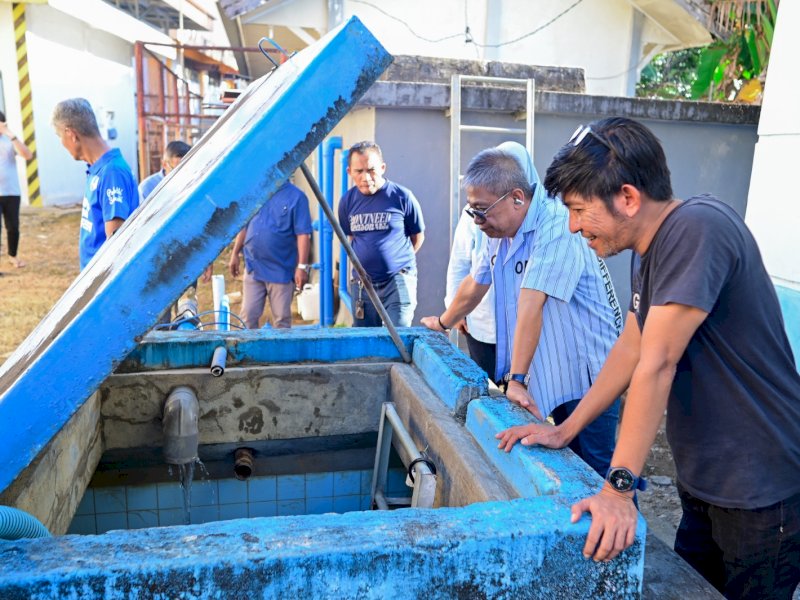 Dirut Perumda Air Minum Makassar Beni Iskandar berkunjung ke asrama haji Sudiang, Jumat 10 Mei 2024.