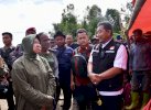 Mensos Risma Janji Pasokan Pangan untuk Korban Banjir Sulsel Terpenuhi