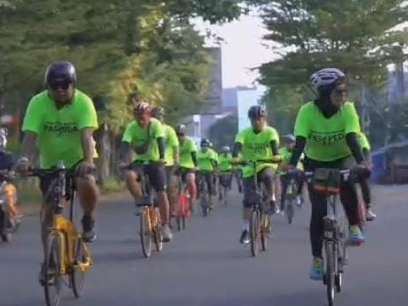 Kadis PU Makassar Zuhaelsi Zubir, mengajak Pasapeda PU Gowes pagi. 