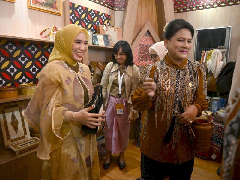 Penjabat Ketua Dekranasda Provinsi Sulawesi Selatan, Sofha Marwah Bahtiar, mengikuti rangkaian kegiatan Hari Ulang Tahun Dekranas ke-44 yang dipusatkan di Kota Solo. 
