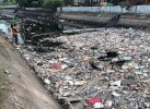 Satgas Dinas PU Makassar Gerak Cepat Bersihkan Tumpukan Sampah di Kanal Pannampu