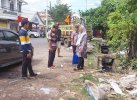 Lurah Mampu Pantau Pengerukan Sedimen Drainase di Jalan Dr Wahidin Makassar 