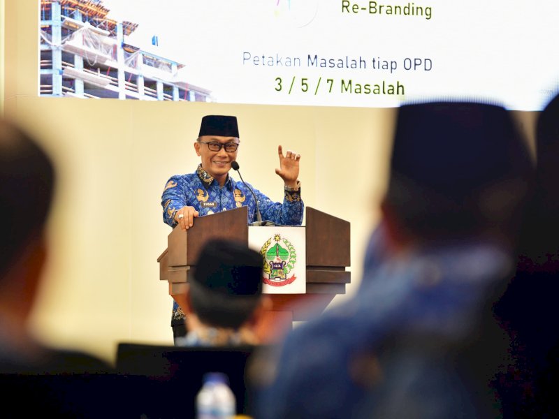 Penjabat Gubernur Sulawesi Selatan, Zudan Arif Fakrulloh memimpin rapat koordinasi perdana dengan para kepala perangkat daerah. 