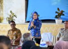 Bupati IDP Serahkan Ratusan Sertifikat PTSL kepada Warga Baliase Lutra