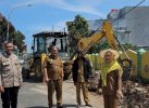 Dinas PU Makassar Lakukan Normalisasi Drainase di Jalan Onta Baru, Lanjut Hari ini