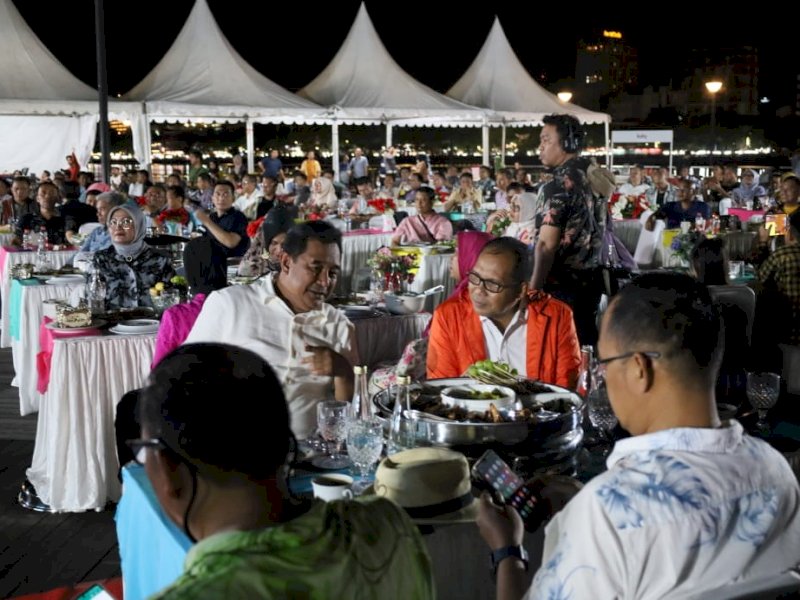 Pj Gubernur Sulbar Bahtiar Baharuddin dan Wali Kota Danny Pomanto di acara alumni STPDN angkatan ke-4 di Lego-lego CPI. 
