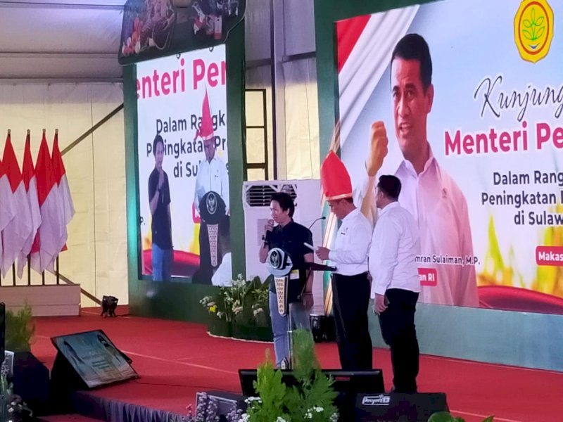 Dialog petani dan Mentan Amran Sulaiman di Kantor Gubernur Sulsel. 