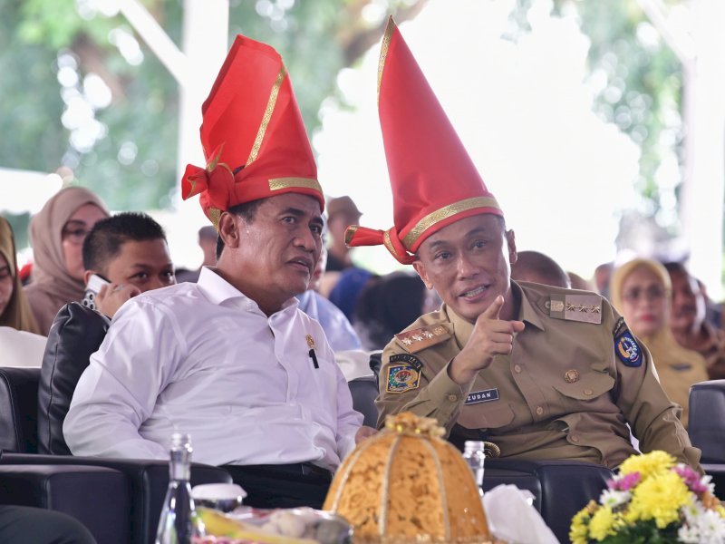 Mentan Amran Sulaiman bersama Pj Gubernur Sulsel Zudan Arif. 