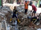 Dinas PU Makassar Lanjutkan Pengerukan di Jalan Dg Tata Lama