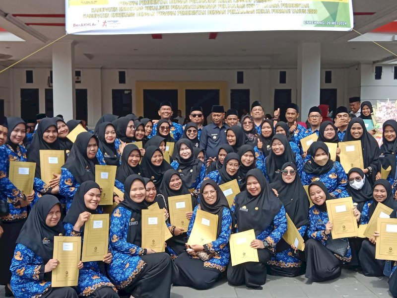 CPNS dan PPPK Pemkab Enrekang menerima SK. 