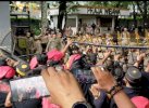 Demo Tolak W Super Club Ricuh, Pagar Kantor Gubernur Sulsel Dirusak