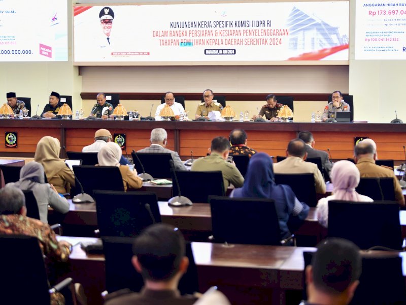 Penjabat Gubernur Sulawesi Selatan Zudan Arif Fakhrulloh bertemu Komisi II DPR RI. 