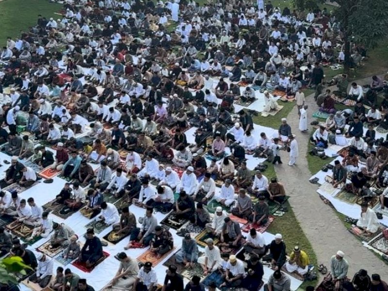 Suasana Salat Id di Hotel MaxOne Makassar. 