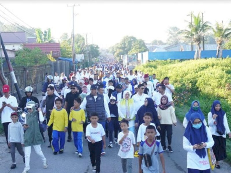 Bupati Chaidir jalan sehat bersama warga