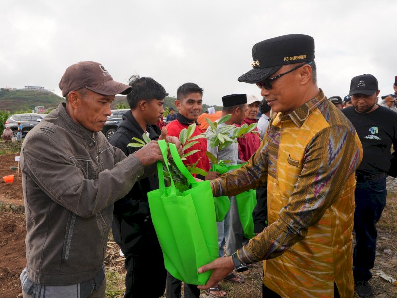 Penyerahan bibit Holtikultura untuk petani Kabupaten Gowa