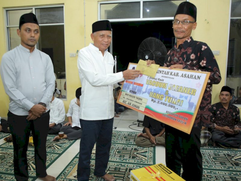 Bupati Asahan H Surya mengawali Safari Ramadan di Masjid Taqwa. 