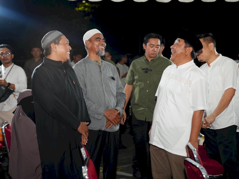 Pj Gubernur Sulsel Bahtiar Baharuddin buka puasa bersama dengan eks narapidana kasus terorisme di Lego-Lego CPI Makassar. 