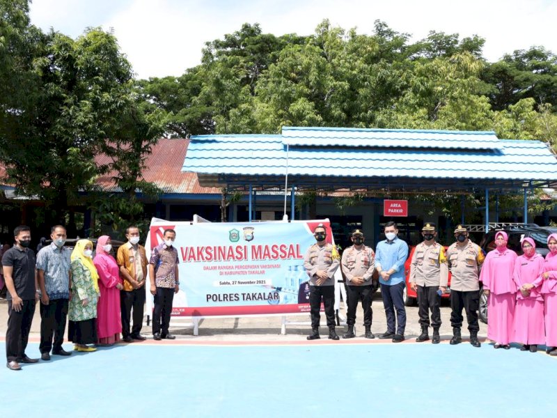 Vaksinasi massal digelar serentak di 10 kecamatan di Takalar. (Foto: Ist)