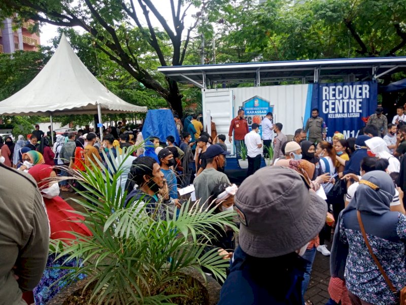 Suasana vaksinasi di Makassar. (Foto: Ist)